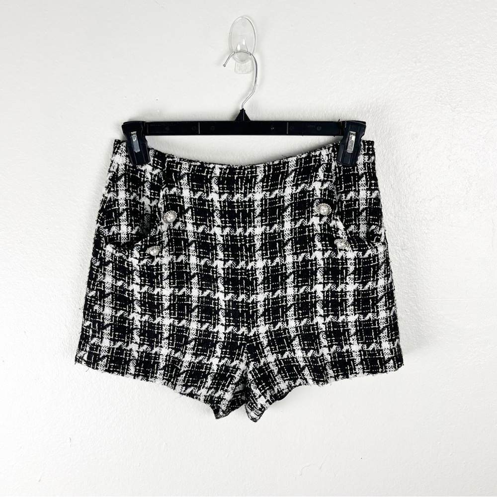 FLYING TOMATO Black White Tweed Checkered Pearl Accent Buttons Pockets Shorts